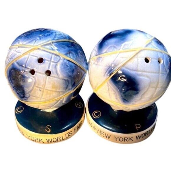 1964 New York Worlds Fair Globe Salt Pepper Shakers Ceramic Made In Japan - Picture 1 of 5